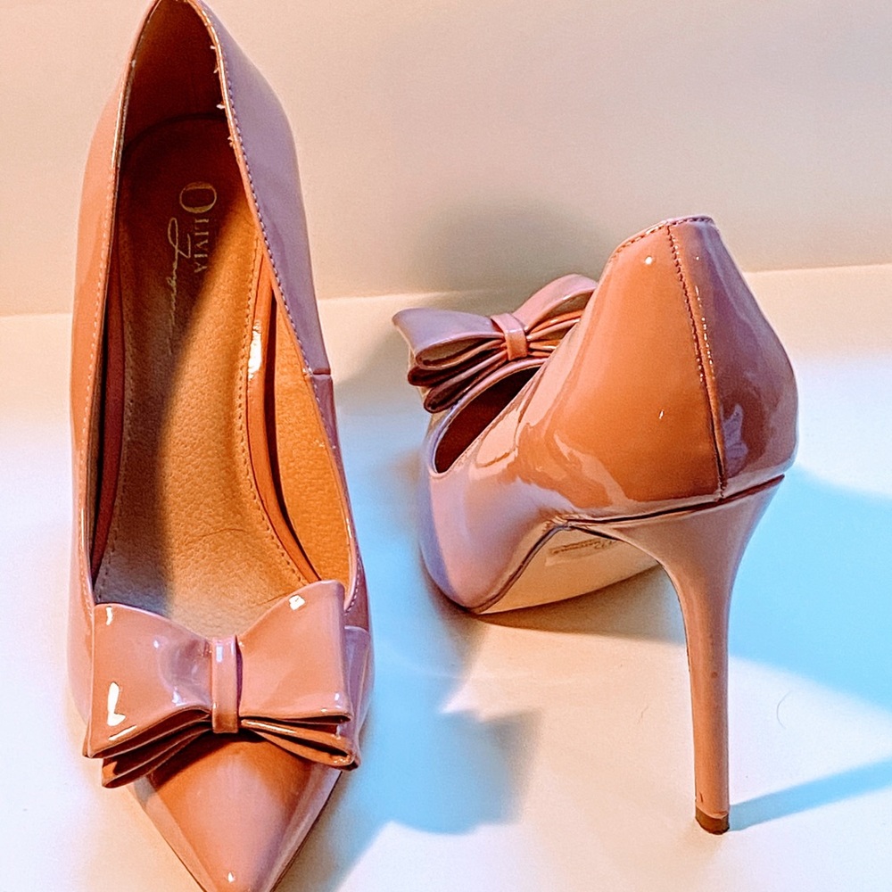 Pink patent leather bow toe stiletto heels